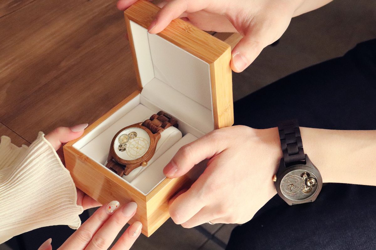 CONTENTS 天然石×天然木 唯一無二の美しい模様の腕時計「NOZ」