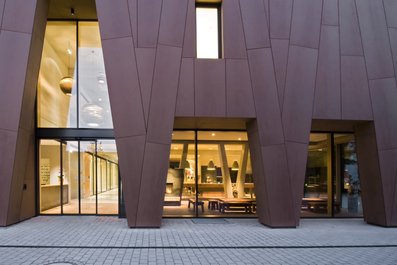 У конструкцію каміну вмонтовано багато механічних та термічних компонентів. Саме 75-річний досвід допомагає зробити правильний підбір цих функціональних деталей, що робить конструкцію дійсно довговічною та якісною! Більше 750 000 камінів Бруннер встановлено в домогосподарствах Європи