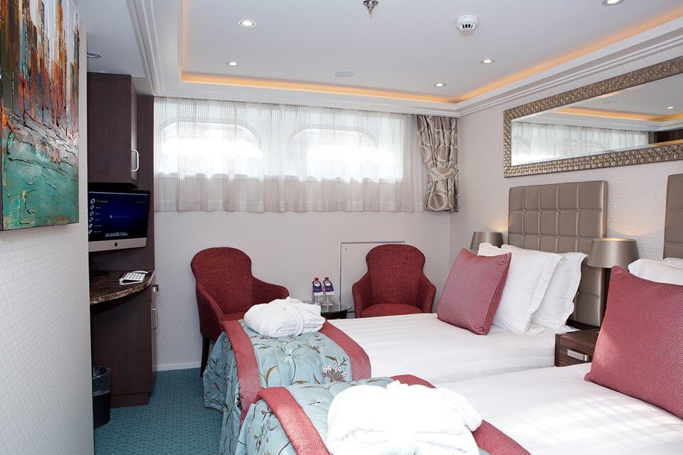 AmaReina - Window stateroom