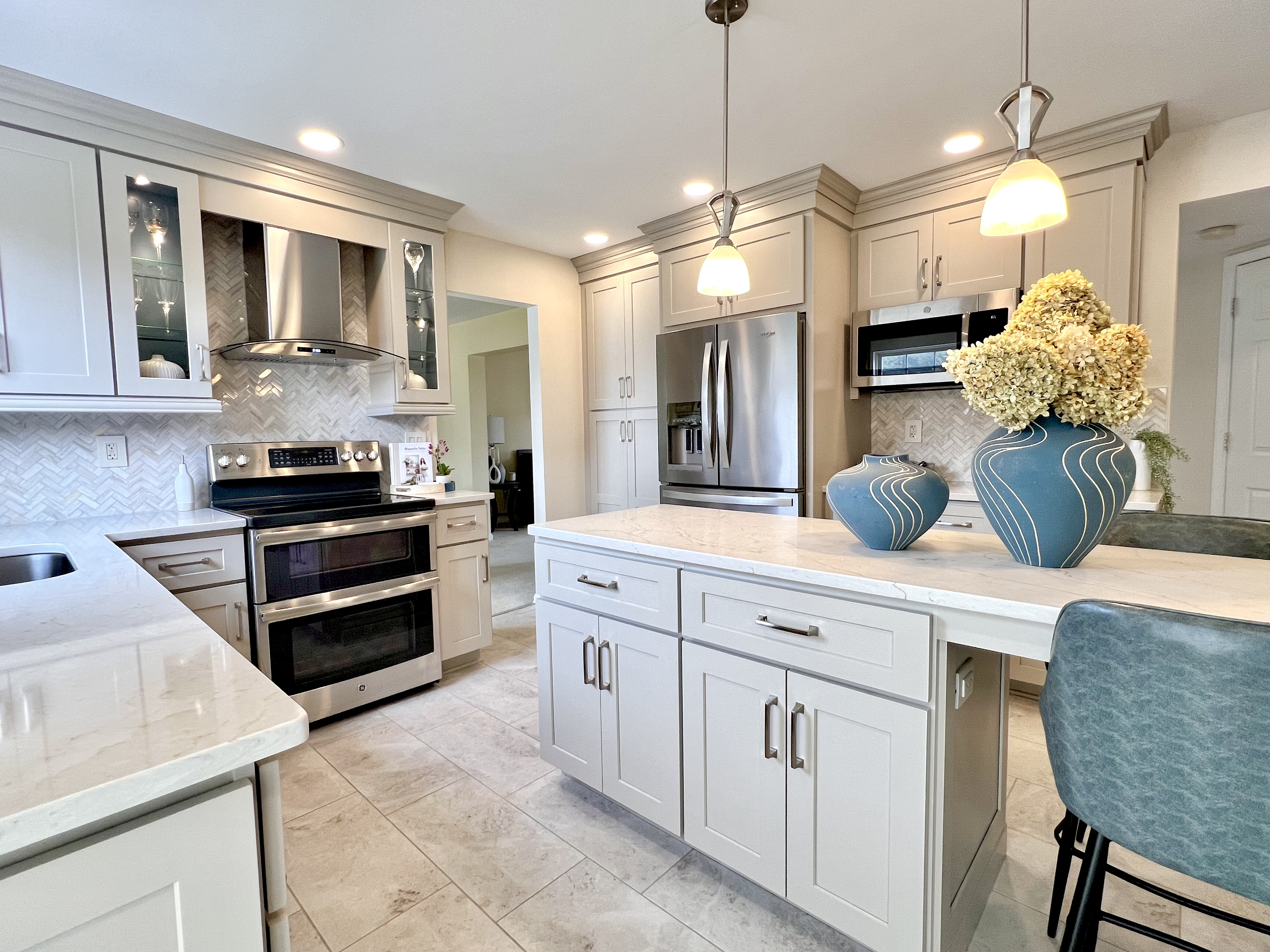 Compton ln, Complete Kitchen 