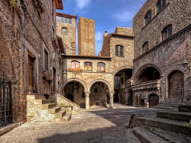 Viterbo — Cartello QR GetYourGuide Lazio