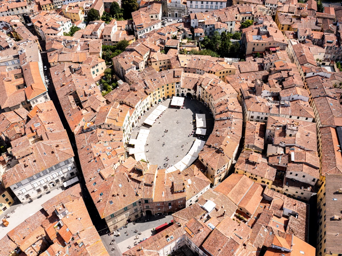 Lucca — Cartello QR GetYourGuide Toscana
