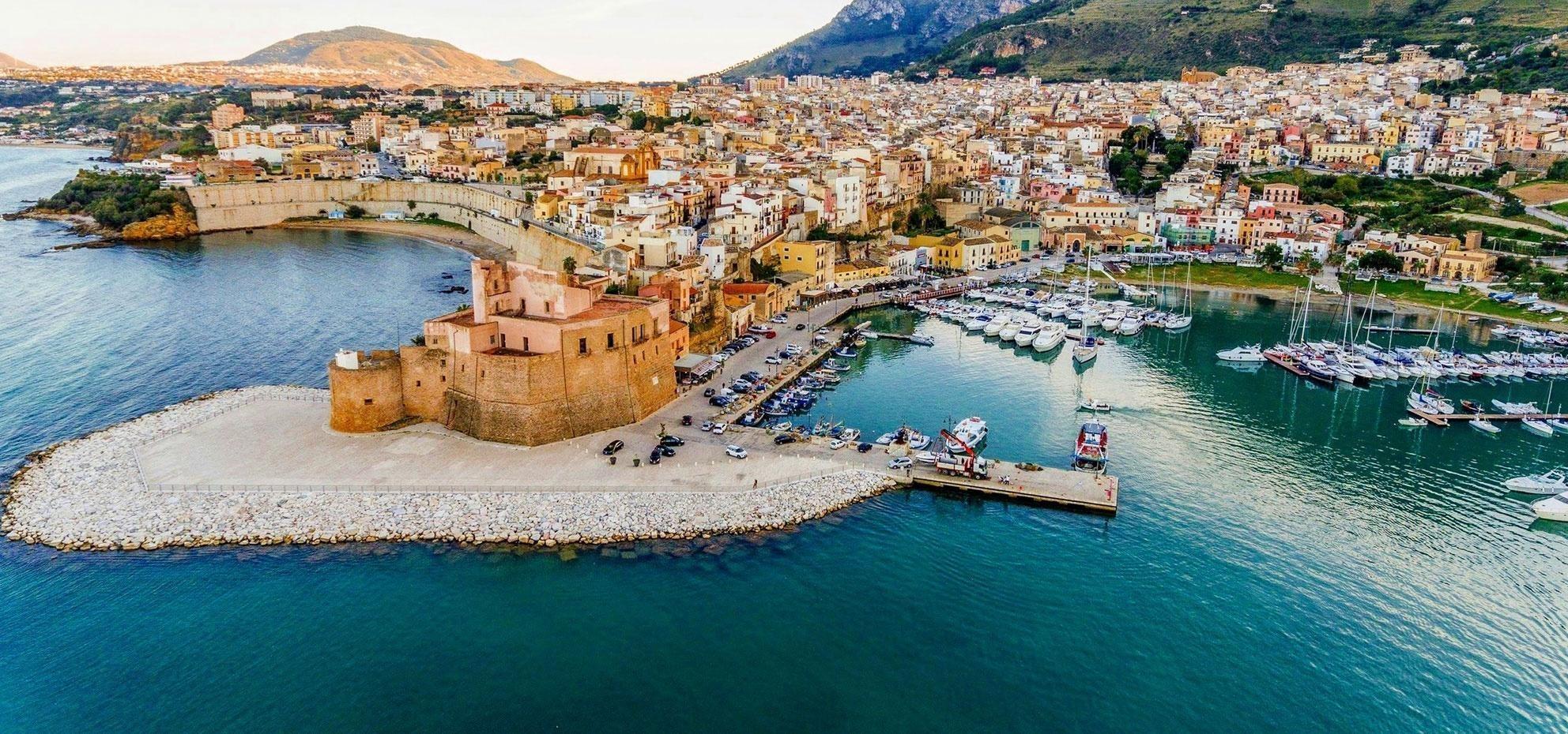 Castellammare del Golfo — Cartello QR GetYourGuide Sicilia