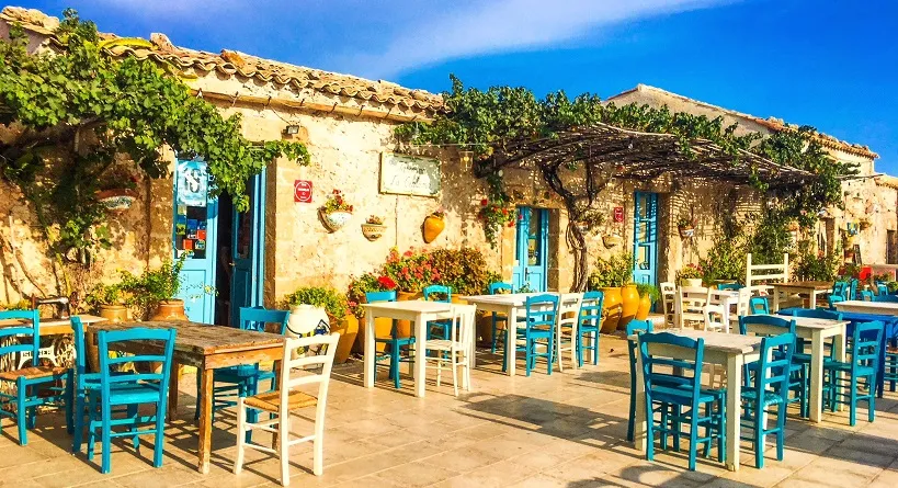 Marzamemi — Cartello QR GetYourGuide Sicilia