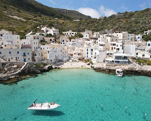 Favignana — Cartello QR GetYourGuide Sicilia