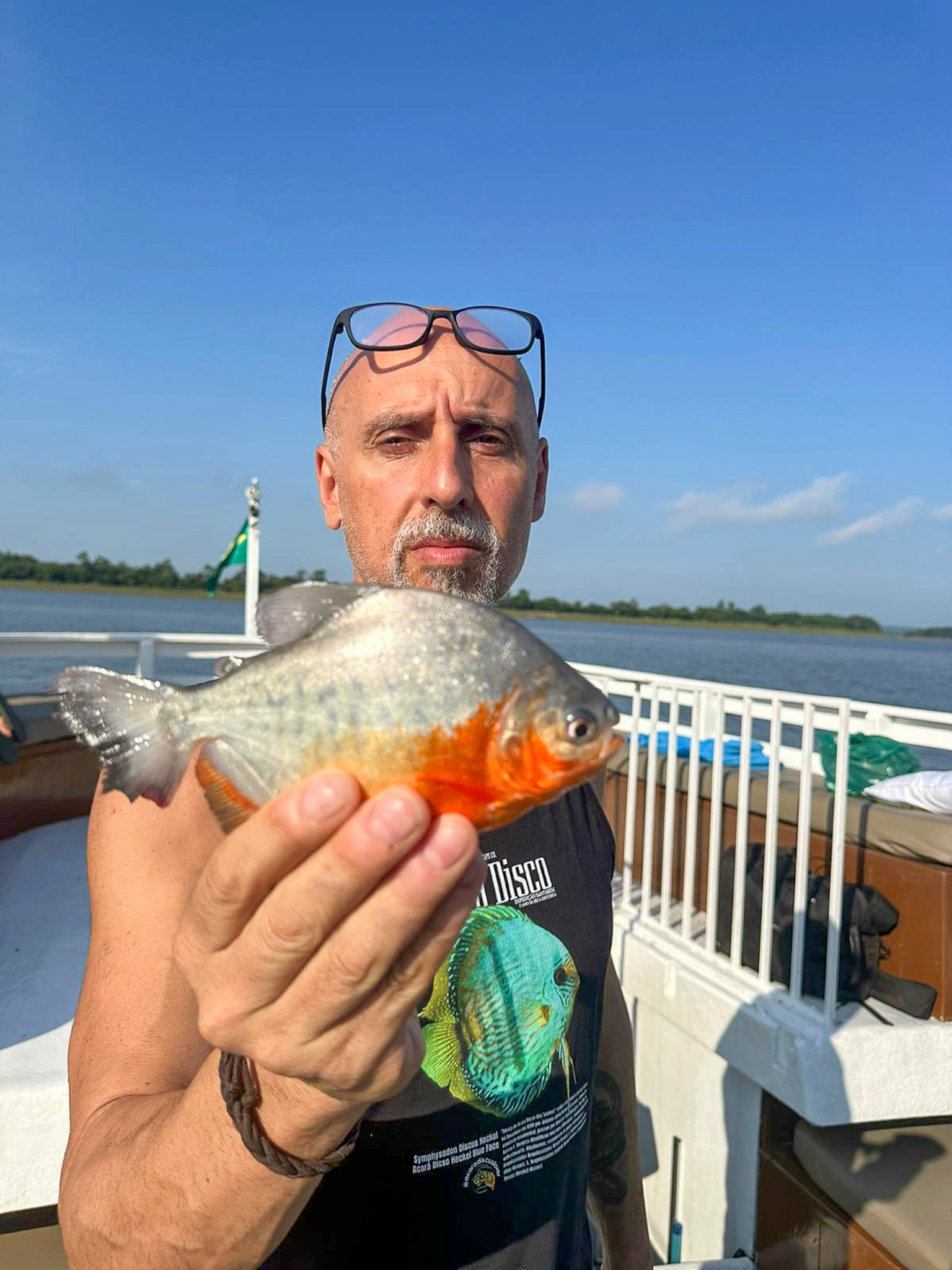 Atividade de pesca tradicional de piranhas na Amazônia