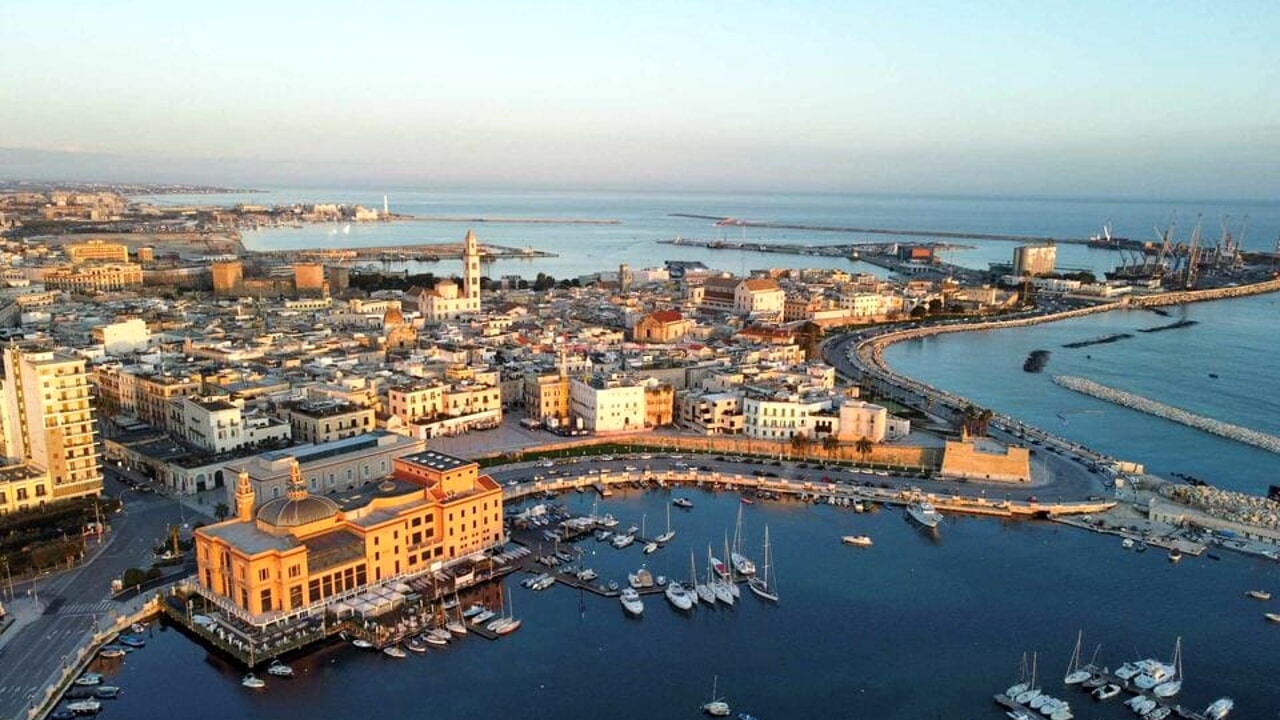 Bari — Cartello QR GetYourGuide Puglia