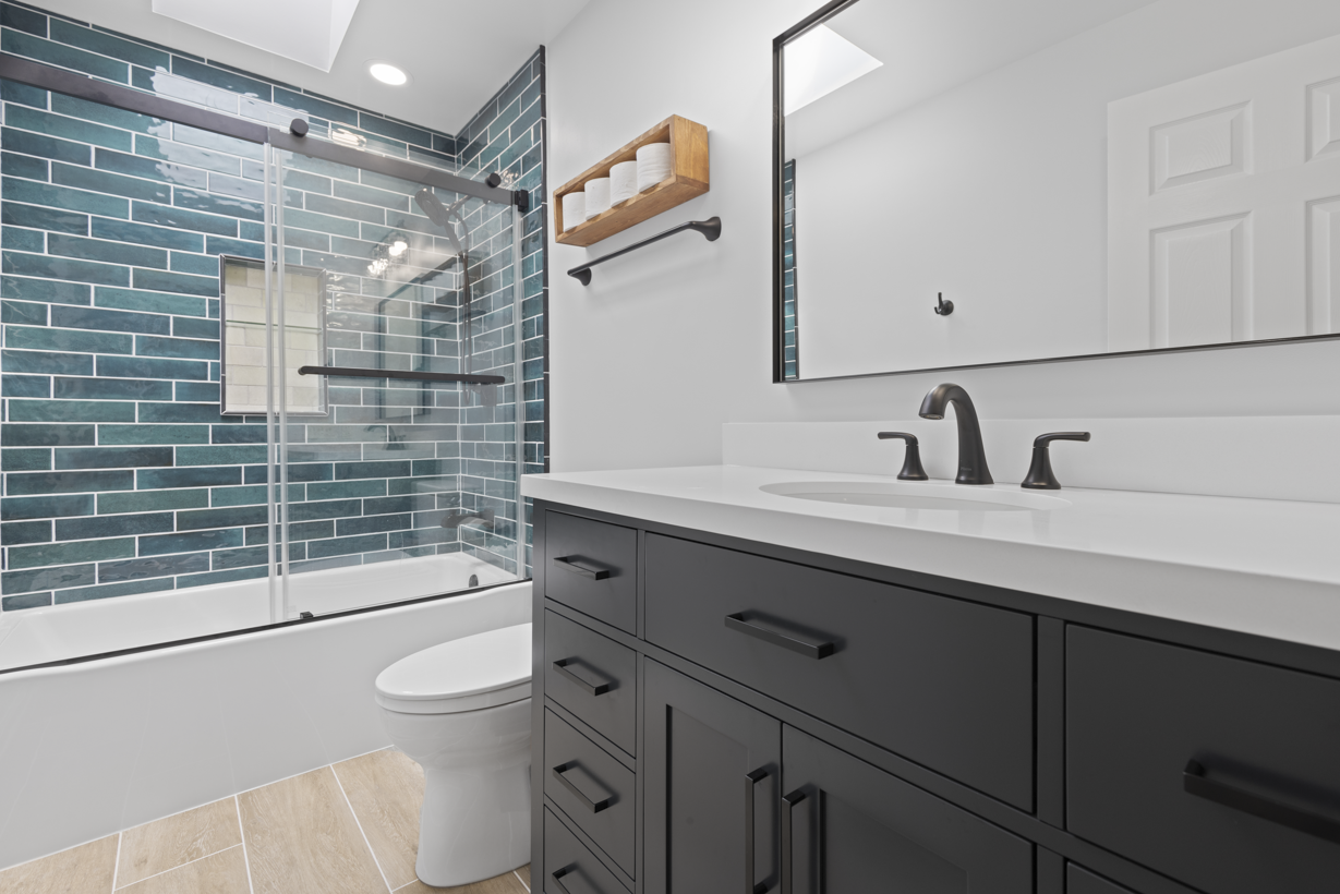 Elmmede Rd, Hall Bathroom