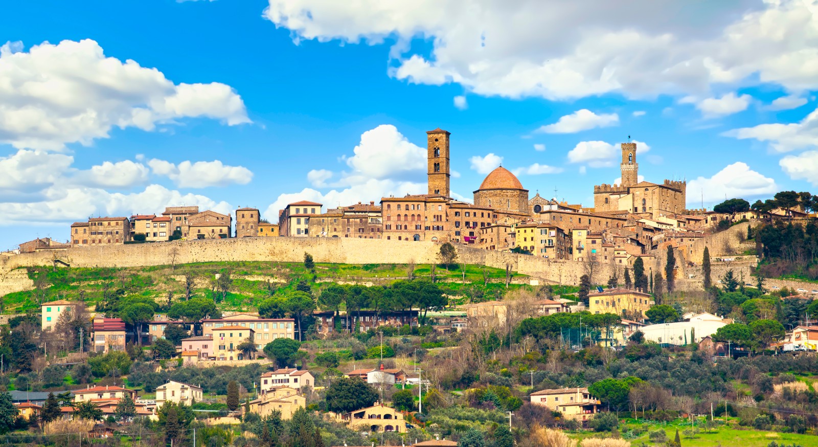 Volterra — Cartello QR GetYourGuide Toscana