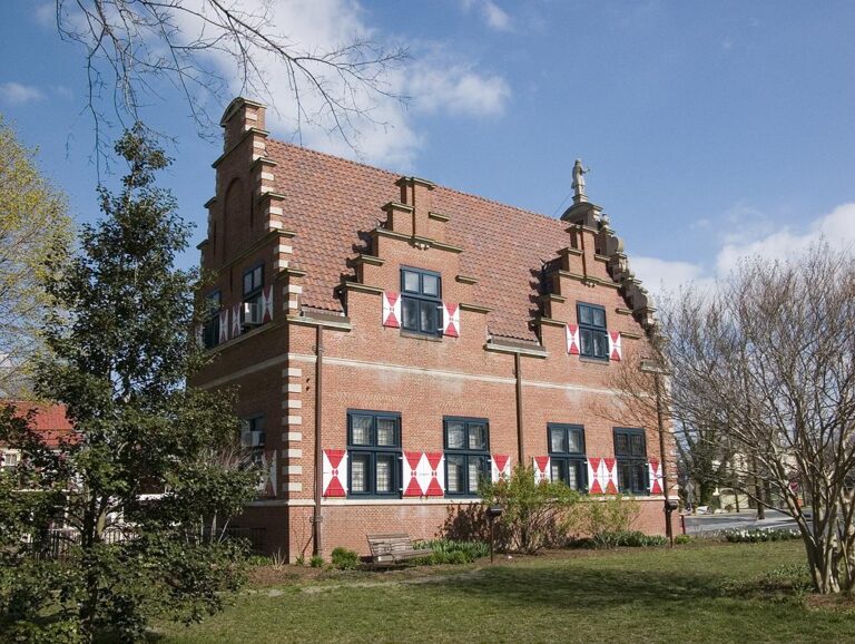 Loyalist on the Lawn at the Zwaanendael Museum