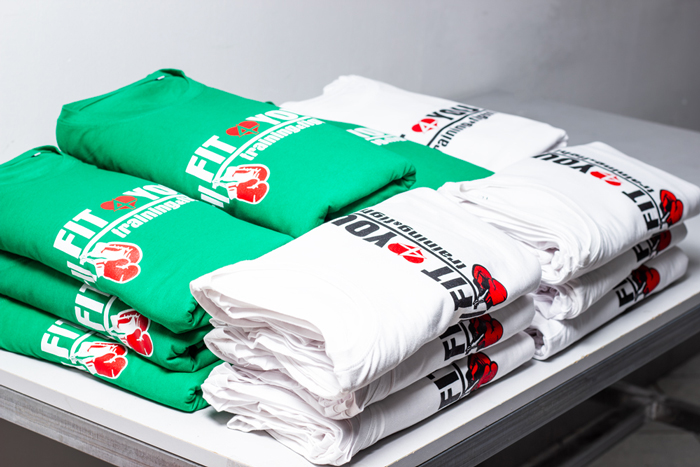 Abbigliamento sportivo donna personalizzato logo e tecnica