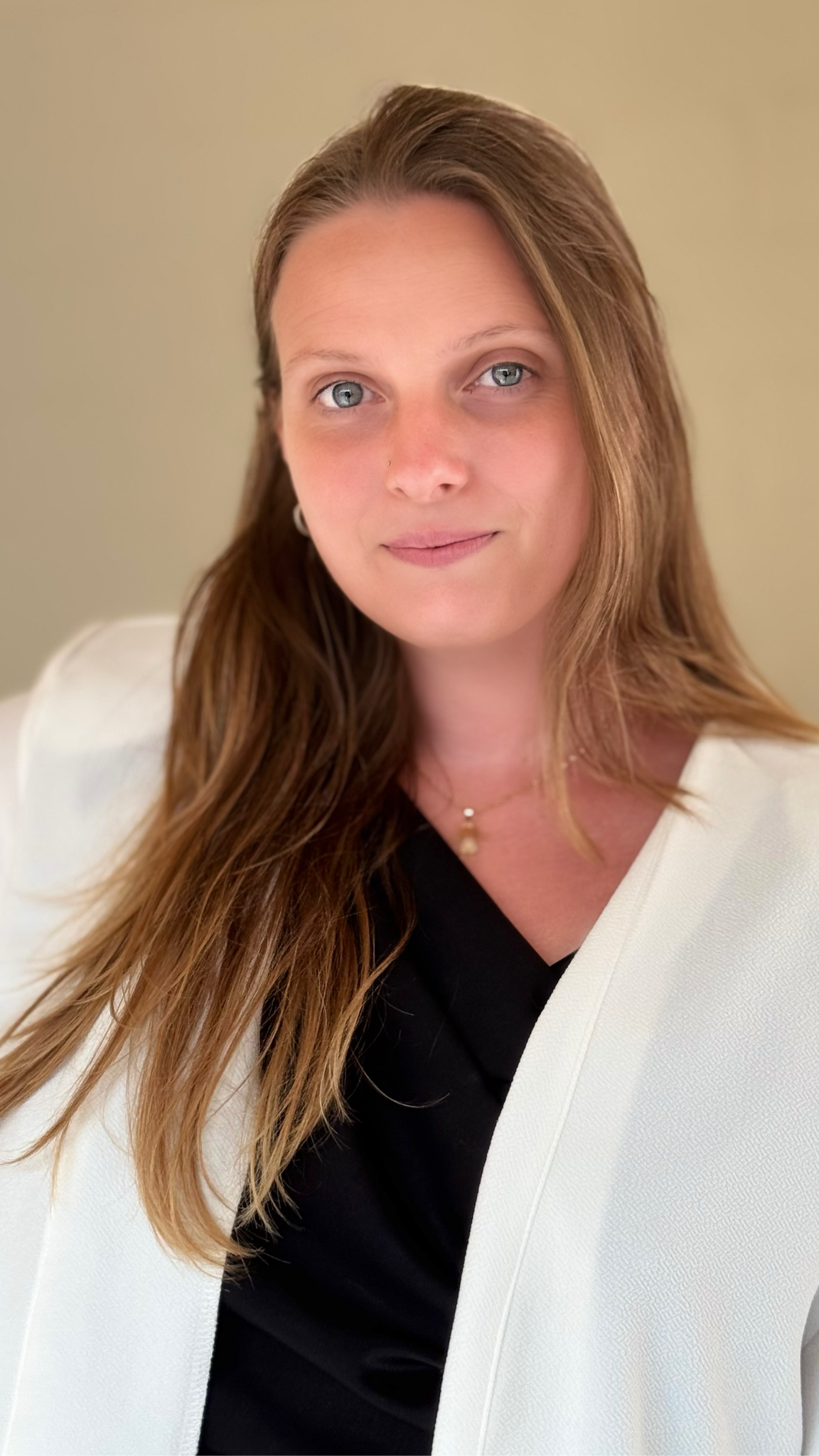 Қыздар желіде клиторын мазақтайды Үлкен кеудесі бар жетілген ана ұлымен секс порно