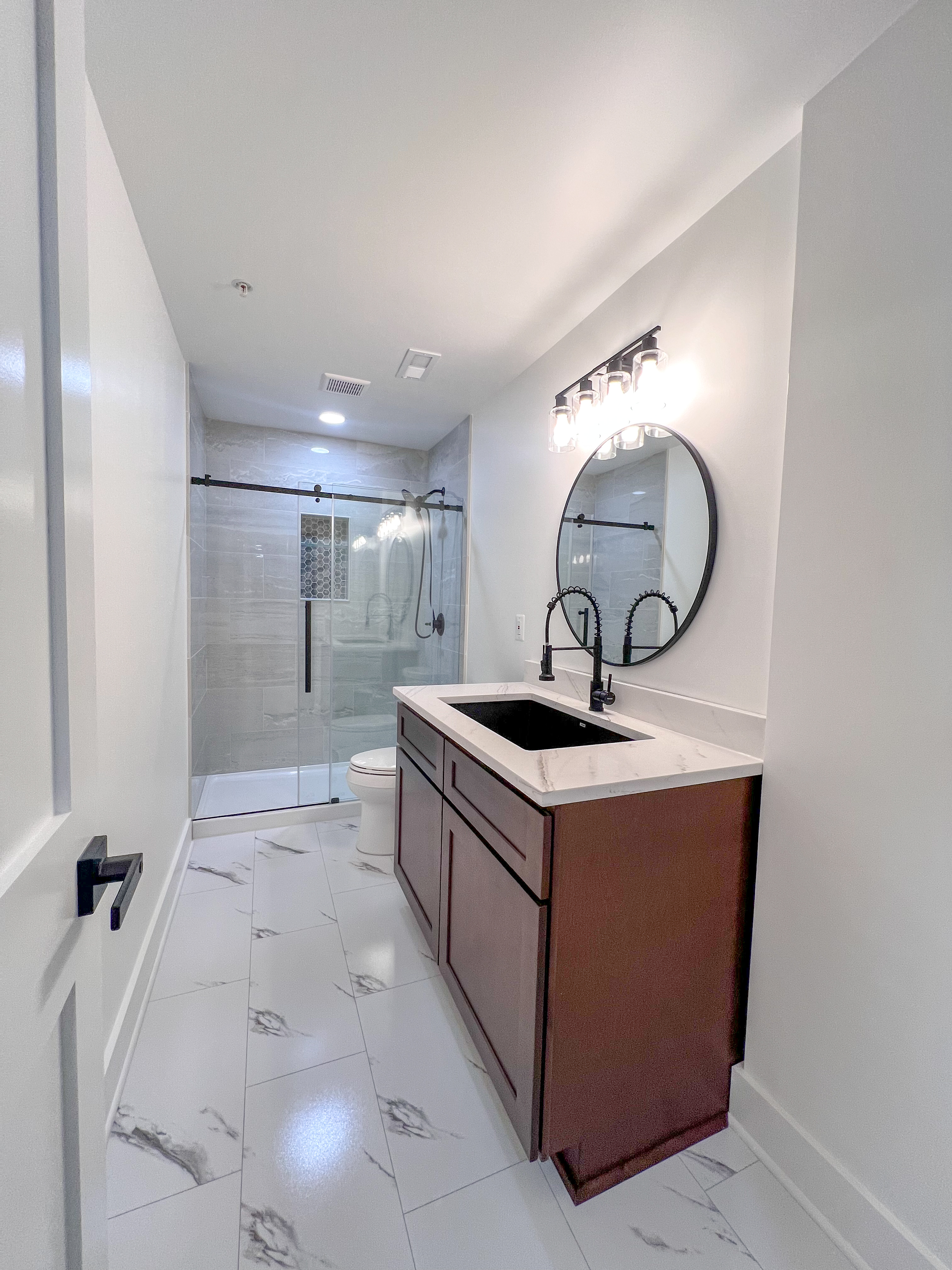 Whinstone Dr, Bathroom